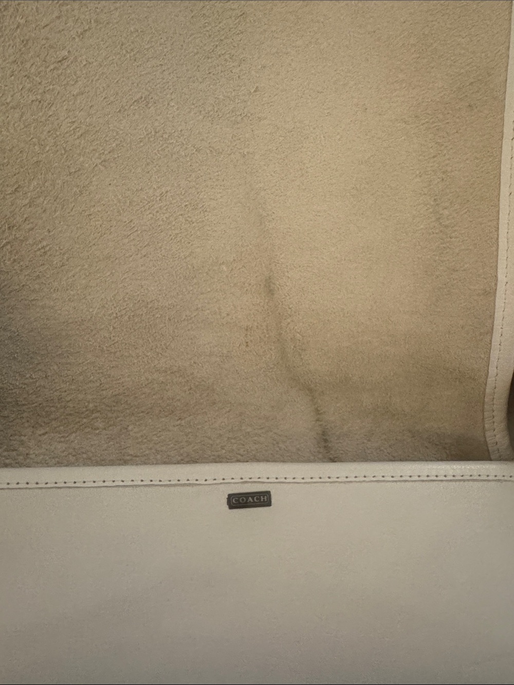Coach vintage shoulder bag ivory some discoloration on bottom preowned - Picture 2 of 4